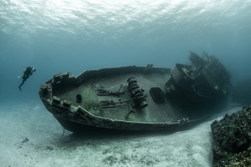divers-examining-famous-uss-kittiwake-submarine-wreck-grand-cayman-islands