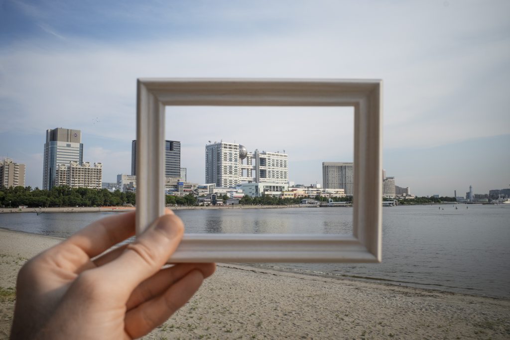 framing-landscape-while-traveling